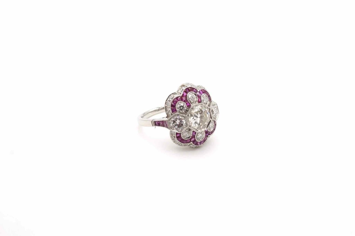 Bague de style Art Déco rubis et diamants en platine - Castafiore