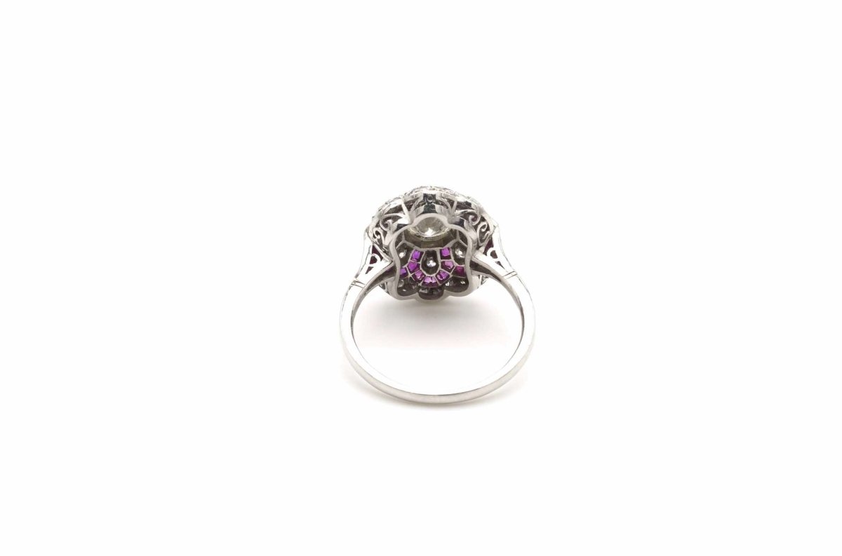 Bague de style Art Déco rubis et diamants en platine - Castafiore