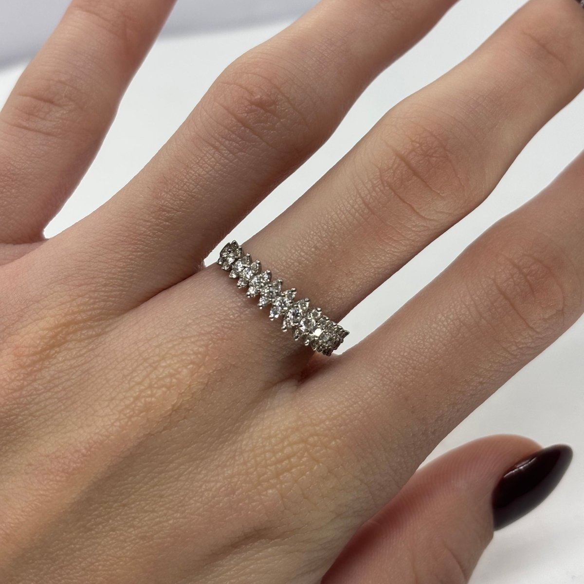 Bague demi - alliance en or blanc et diamant - Castafiore