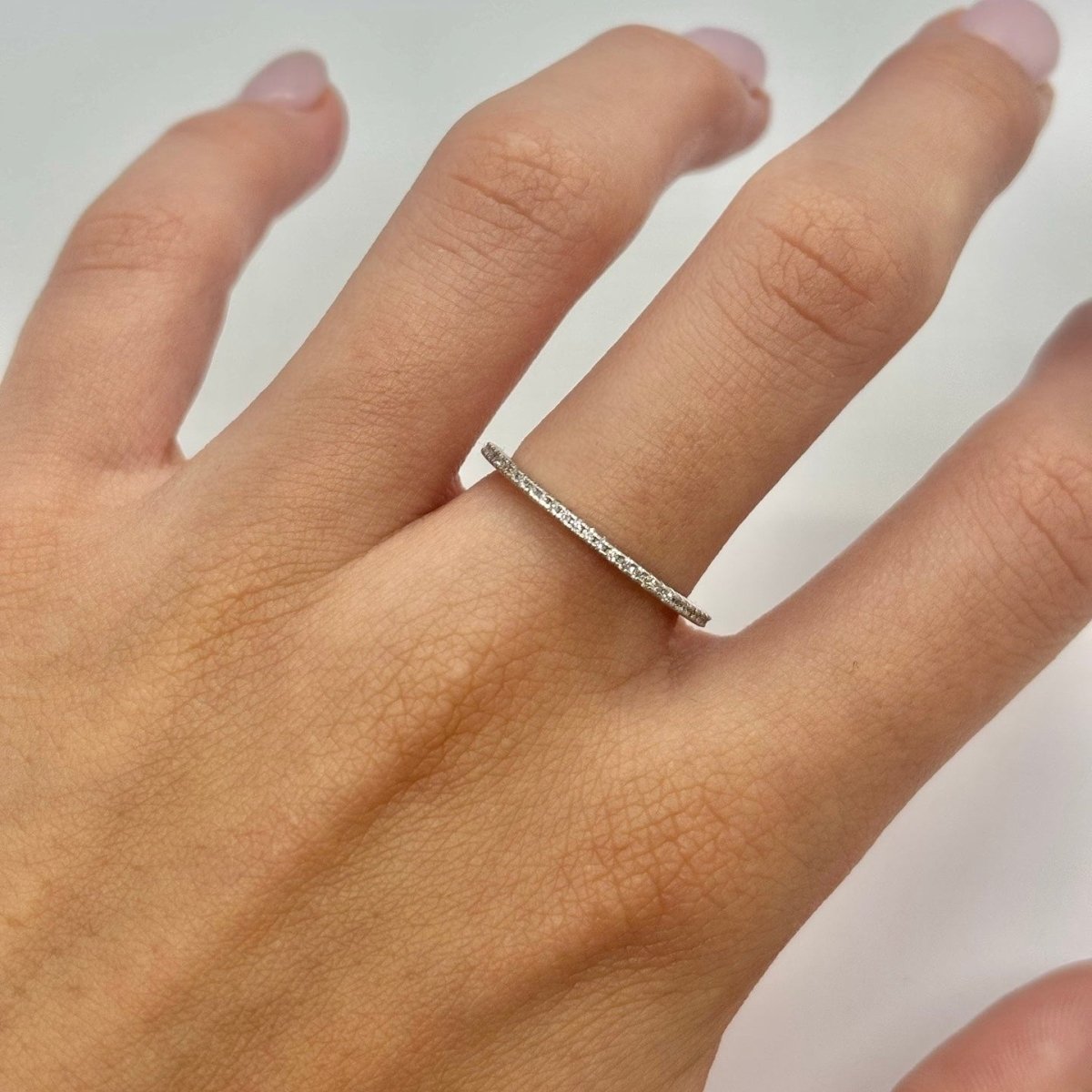 Bague Demi-alliance en or blanc et diamants - Castafiore
