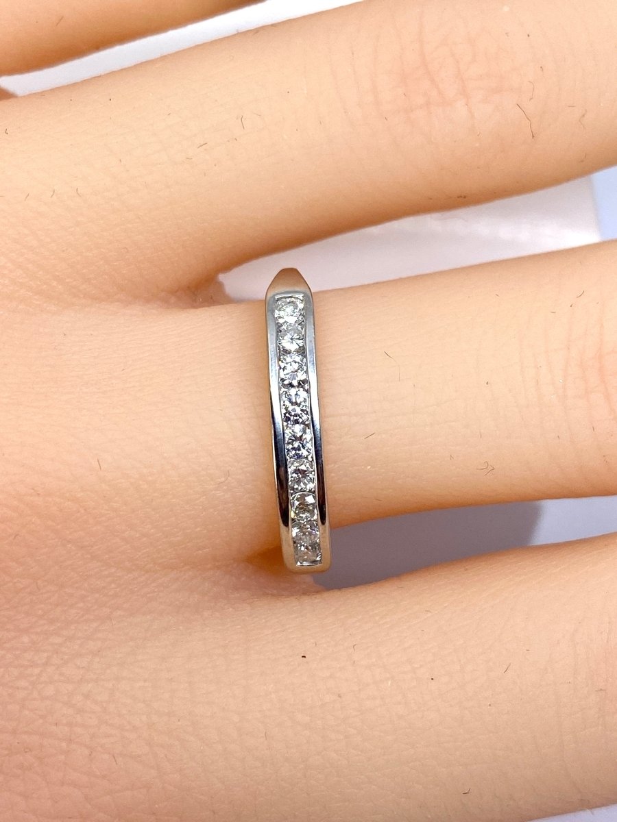 Bague Demi Alliance en or blanc et Diamants - Castafiore