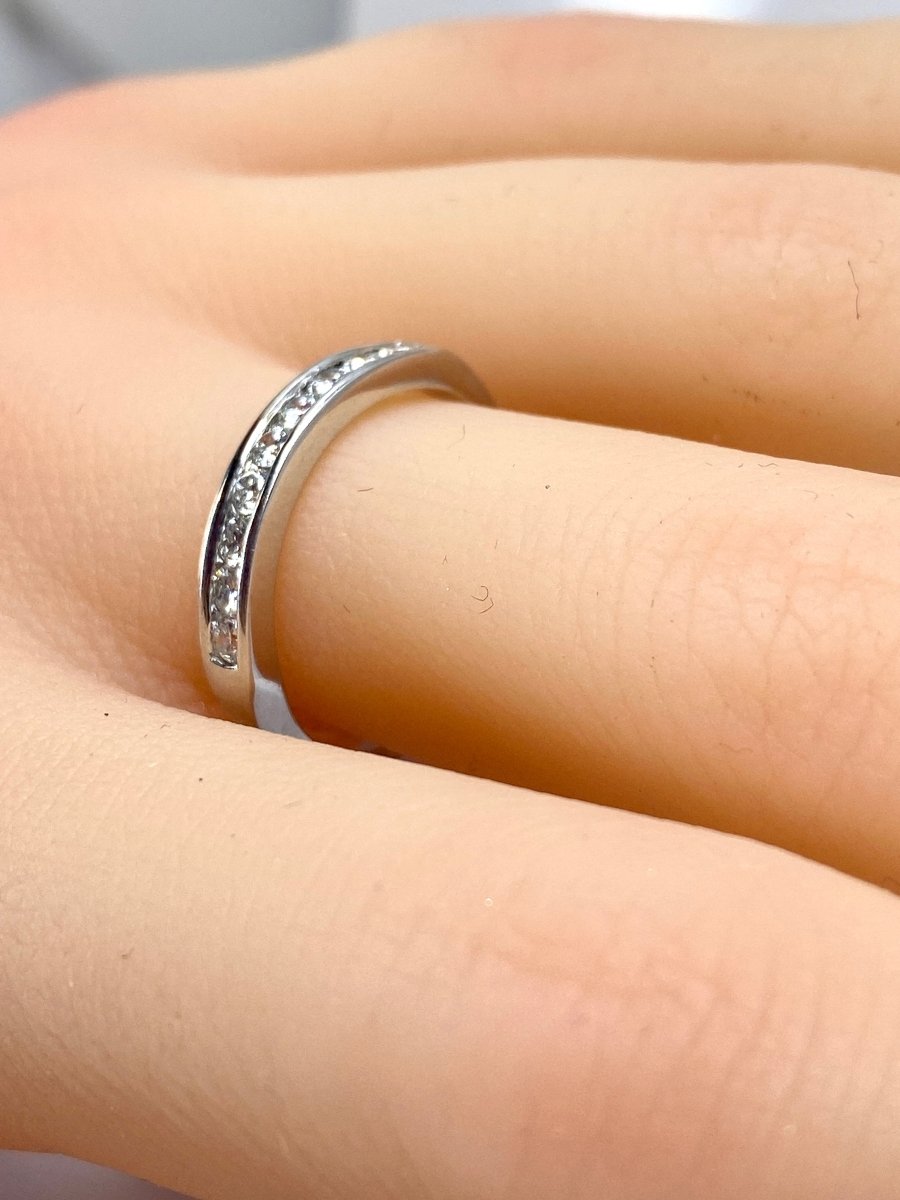 Bague Demi Alliance en or blanc et Diamants - Castafiore