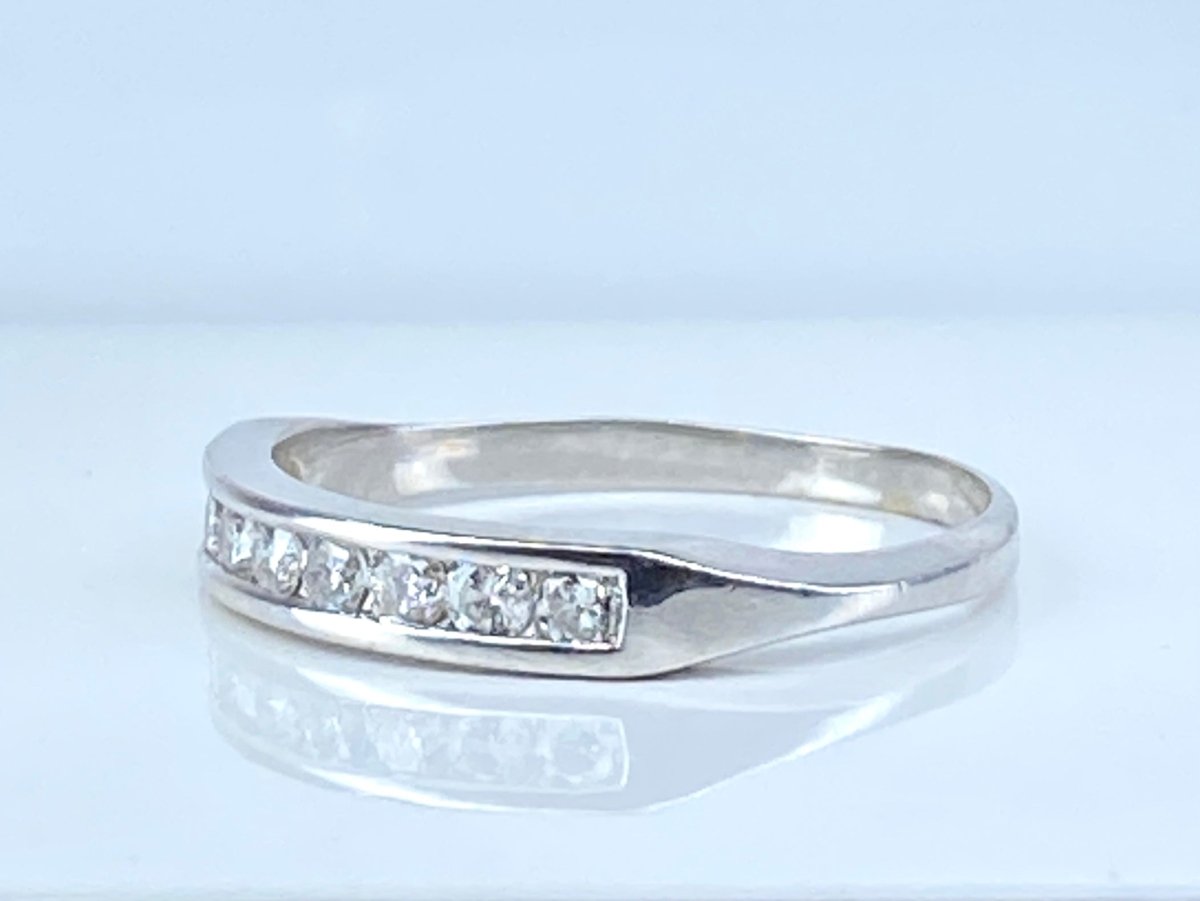 Bague Demi Alliance en or blanc et Diamants - Castafiore
