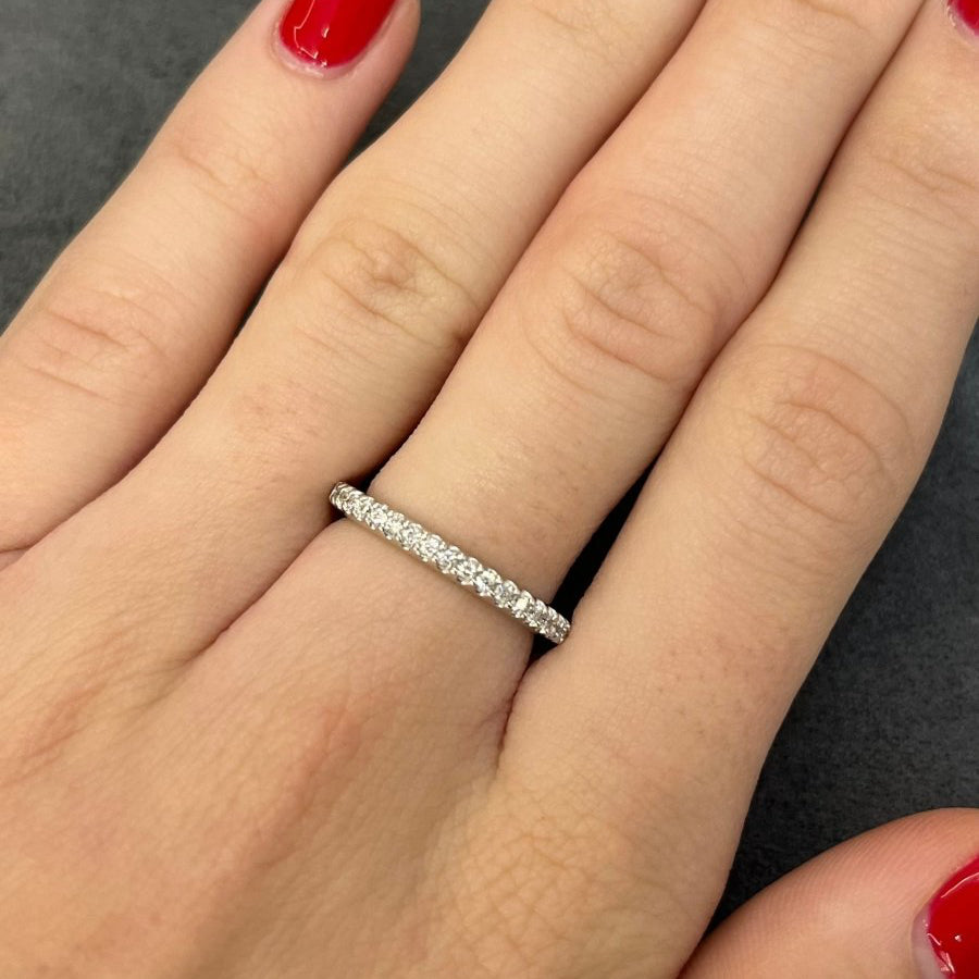 Bague demi - alliance en or blanc et diamants - Castafiore