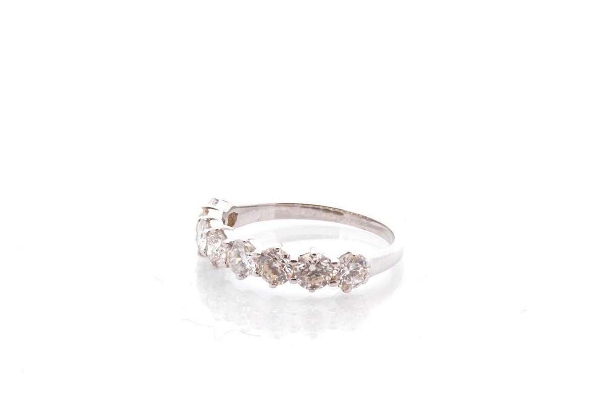 Bague Demi alliance en or blanc et diamants - Castafiore