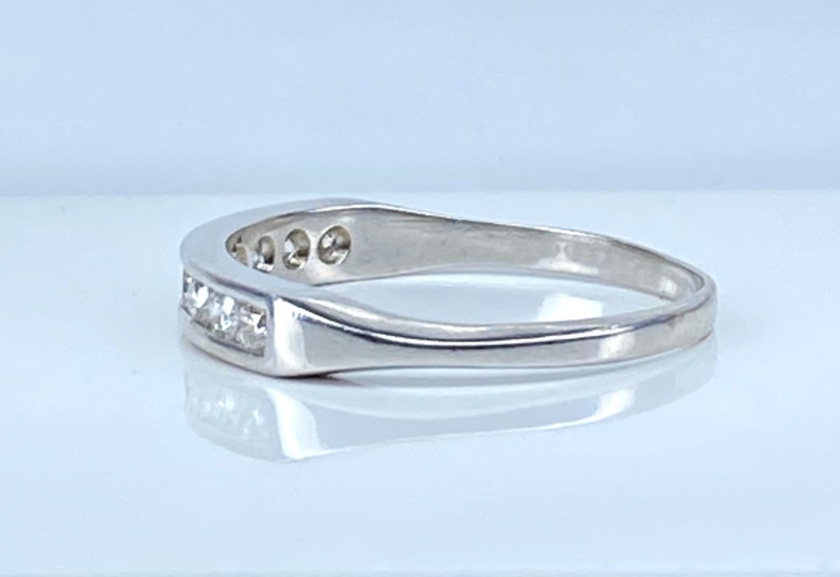 Bague Demi Alliance en or blanc et Diamants - Castafiore