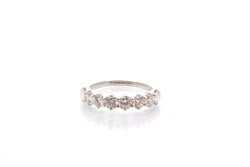 Bague Demi alliance en or blanc et diamants - Castafiore