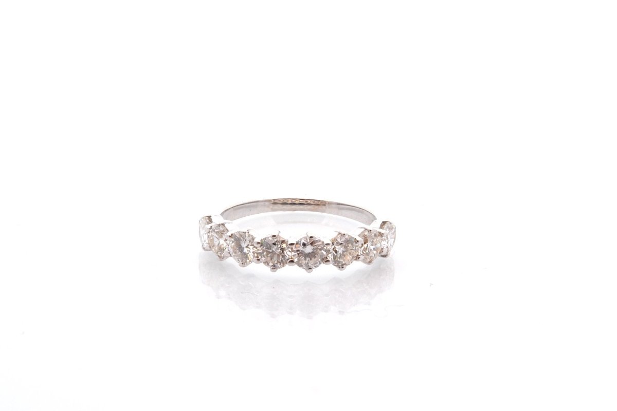 Bague Demi alliance en or blanc et diamants - Castafiore