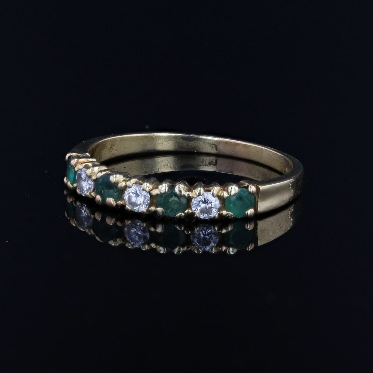 Bague demi alliance en or jaune et émeraudes diamants - Castafiore