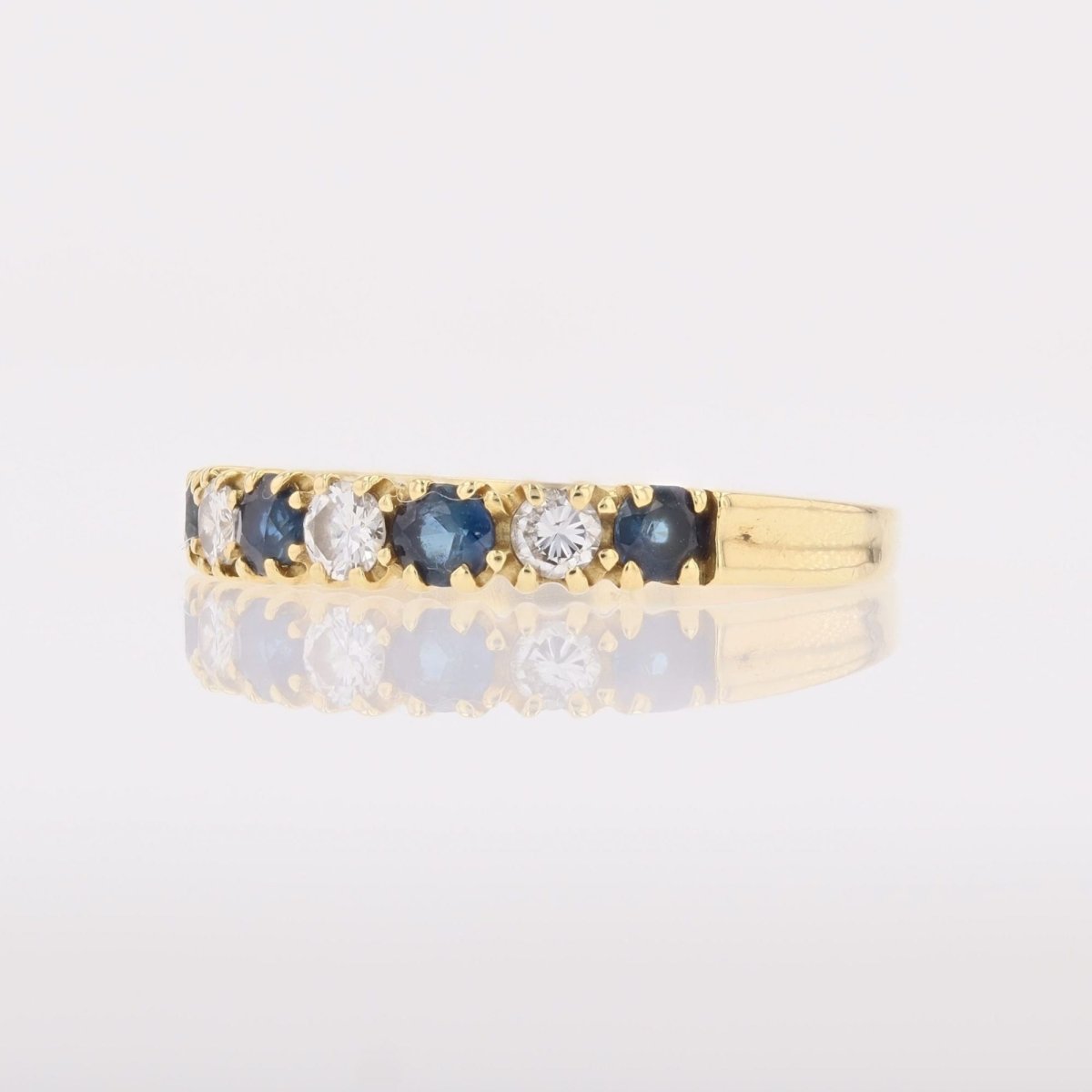 Bague demi alliance en or jaune et saphir - Castafiore