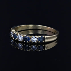Bague demi alliance en or jaune et saphir - Castafiore