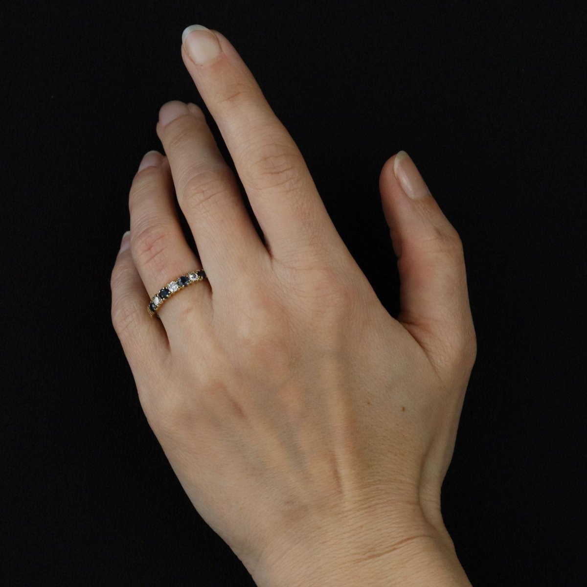 Bague demi alliance en or jaune et saphir - Castafiore