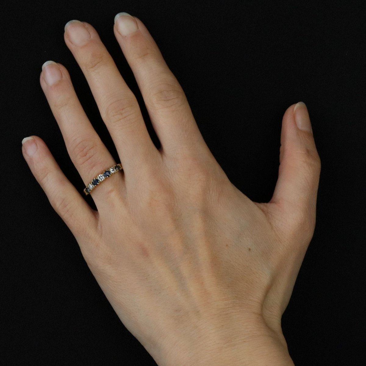 Bague demi alliance en or jaune et saphir - Castafiore