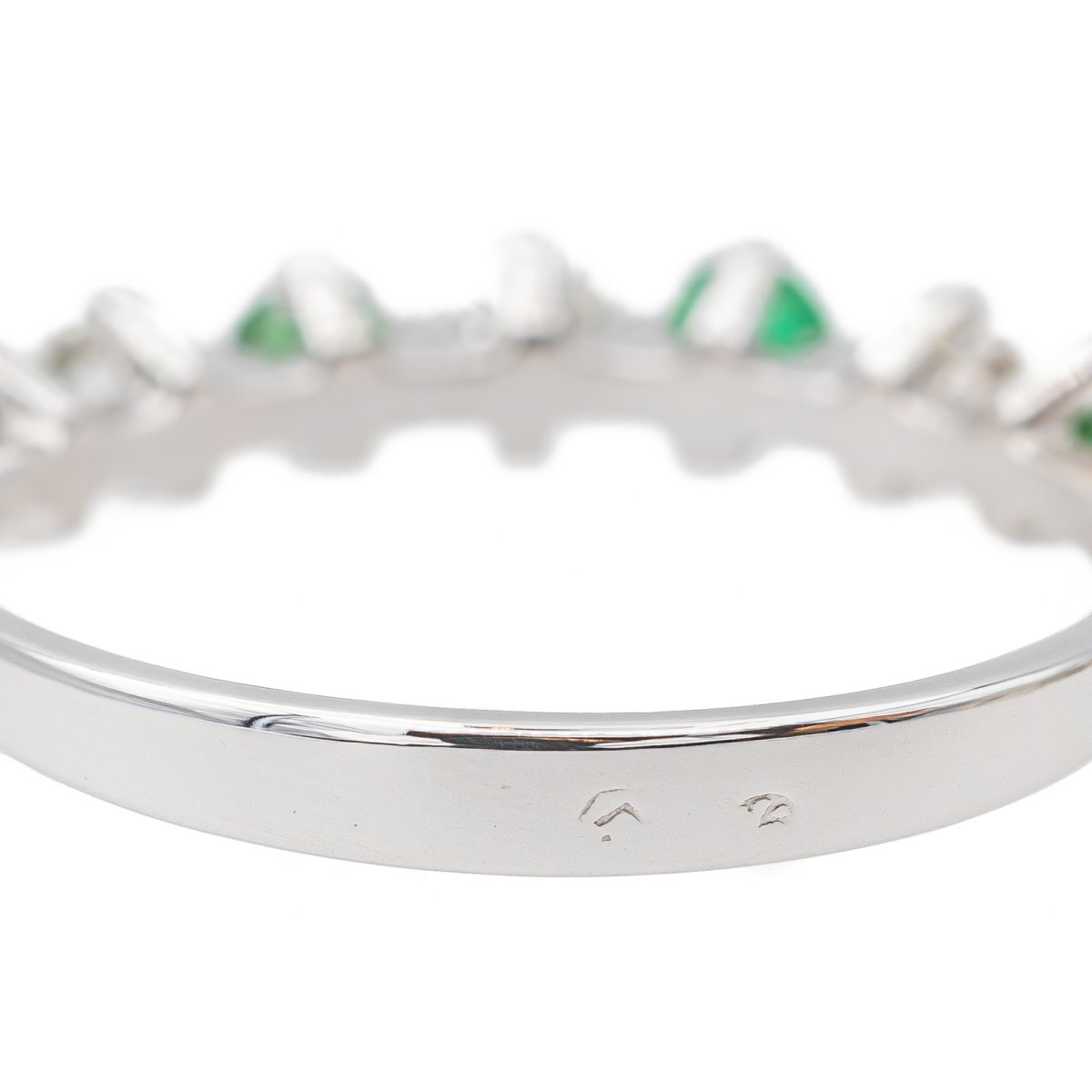 Bague Demi - alliance Or blanc Emeraude - Castafiore