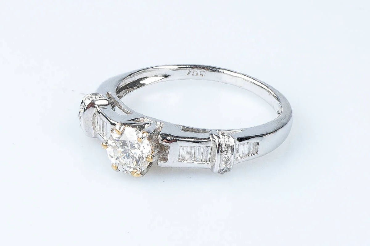 Bague diamant en or blanc 18 carats - Castafiore