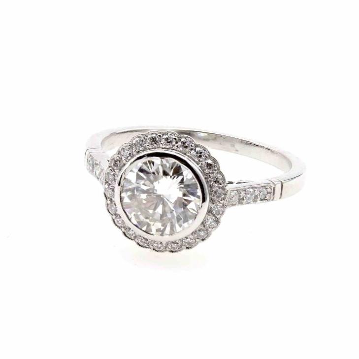 Bague diamant entourage vintage en platine - Castafiore