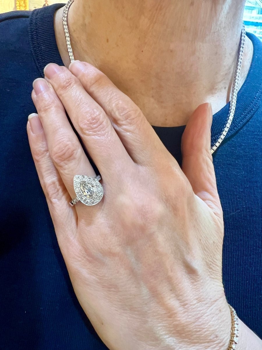 Bague Diamants Poire 1.90 Carats Platine Or Gris 18 Carats - Castafiore