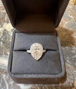 Bague Diamants Poire 1.90 Carats Platine Or Gris 18 Carats - Castafiore