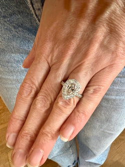 Bague Diamants Poire 1.90 Carats Platine Or Gris 18 Carats - Castafiore