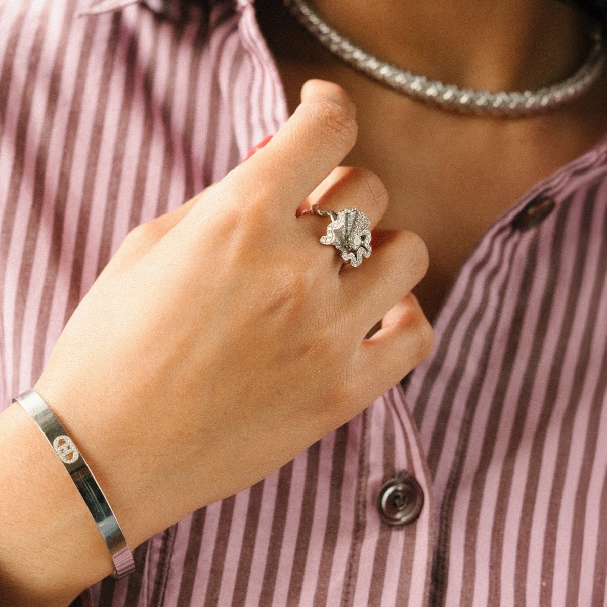 Bague DIOR Archi Cocotte en or blanc et diamants
