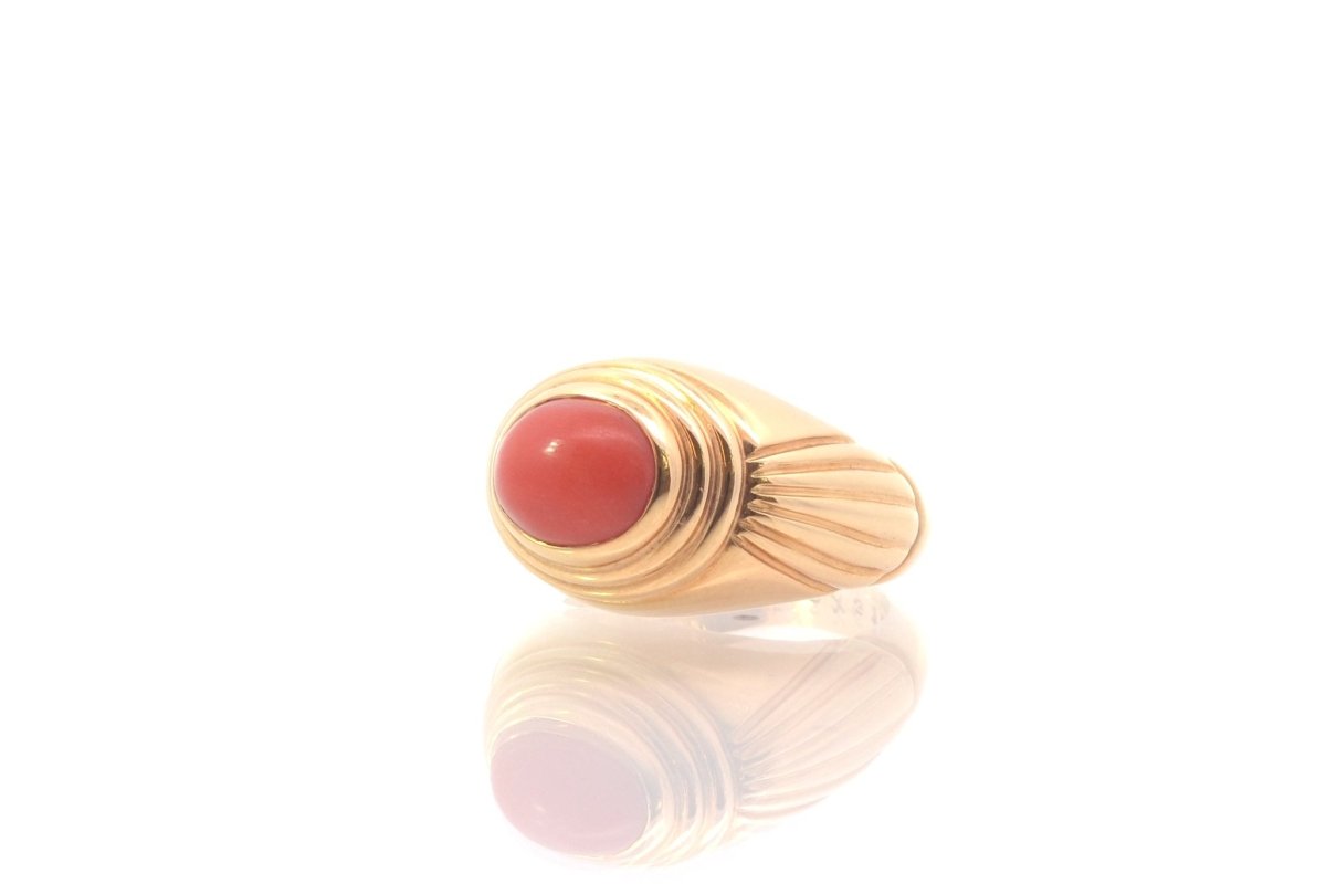 Bague d'occasion signée Boucheron corail ovale en or - Castafiore