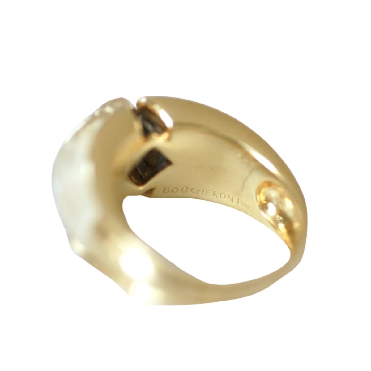 Bague Dôme BOUCHERON en or jaune, cristal de roche et diamants - Castafiore