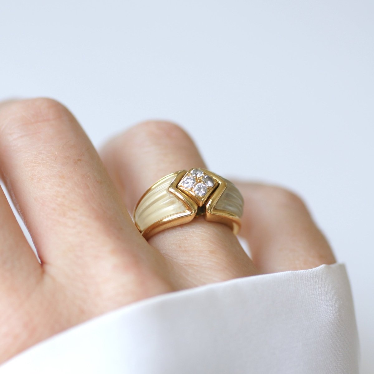 Bague Dôme BOUCHERON en or jaune, cristal de roche et diamants - Castafiore