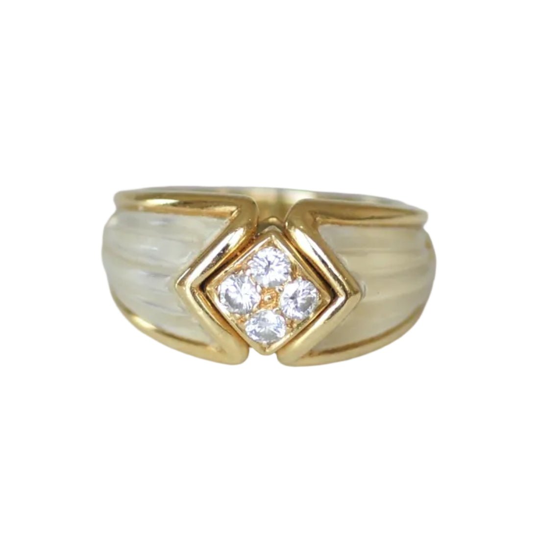Bague Dôme BOUCHERON en or jaune, cristal de roche et diamants - Castafiore