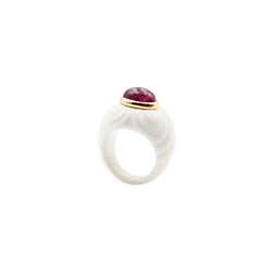 Bague Dôme BVLGARI "Chandra" en céramique blanche, or jaune et tourmaline rose - Castafiore