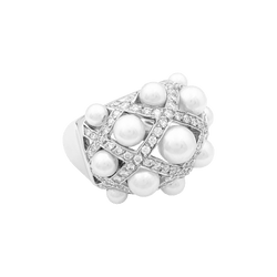 Bague Dôme CHANEL "Baroque" en or blanc, perles et diamants - Castafiore