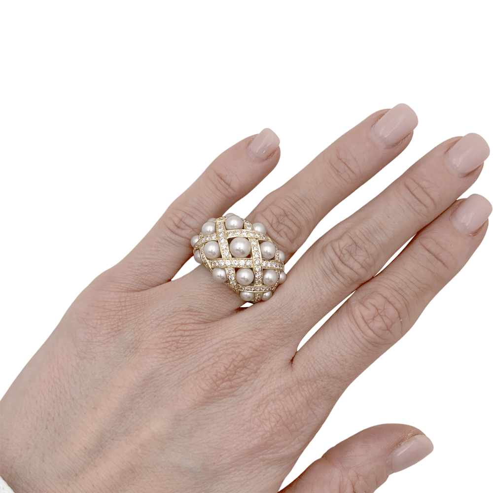 Bague Dôme CHANEL "Baroque" en or jaune, perles et diamants - Castafiore
