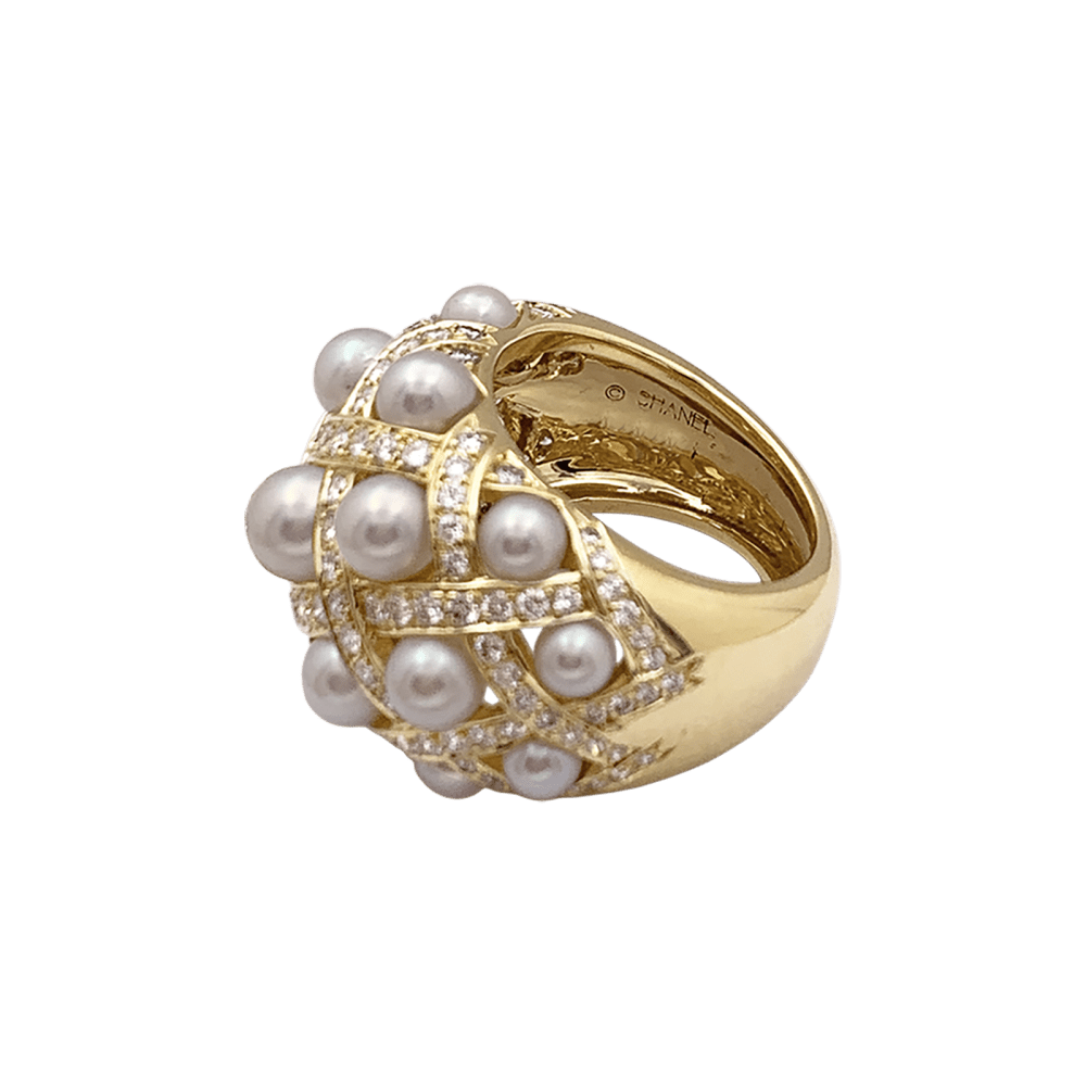 Bague Dôme CHANEL "Baroque" en or jaune, perles et diamants - Castafiore
