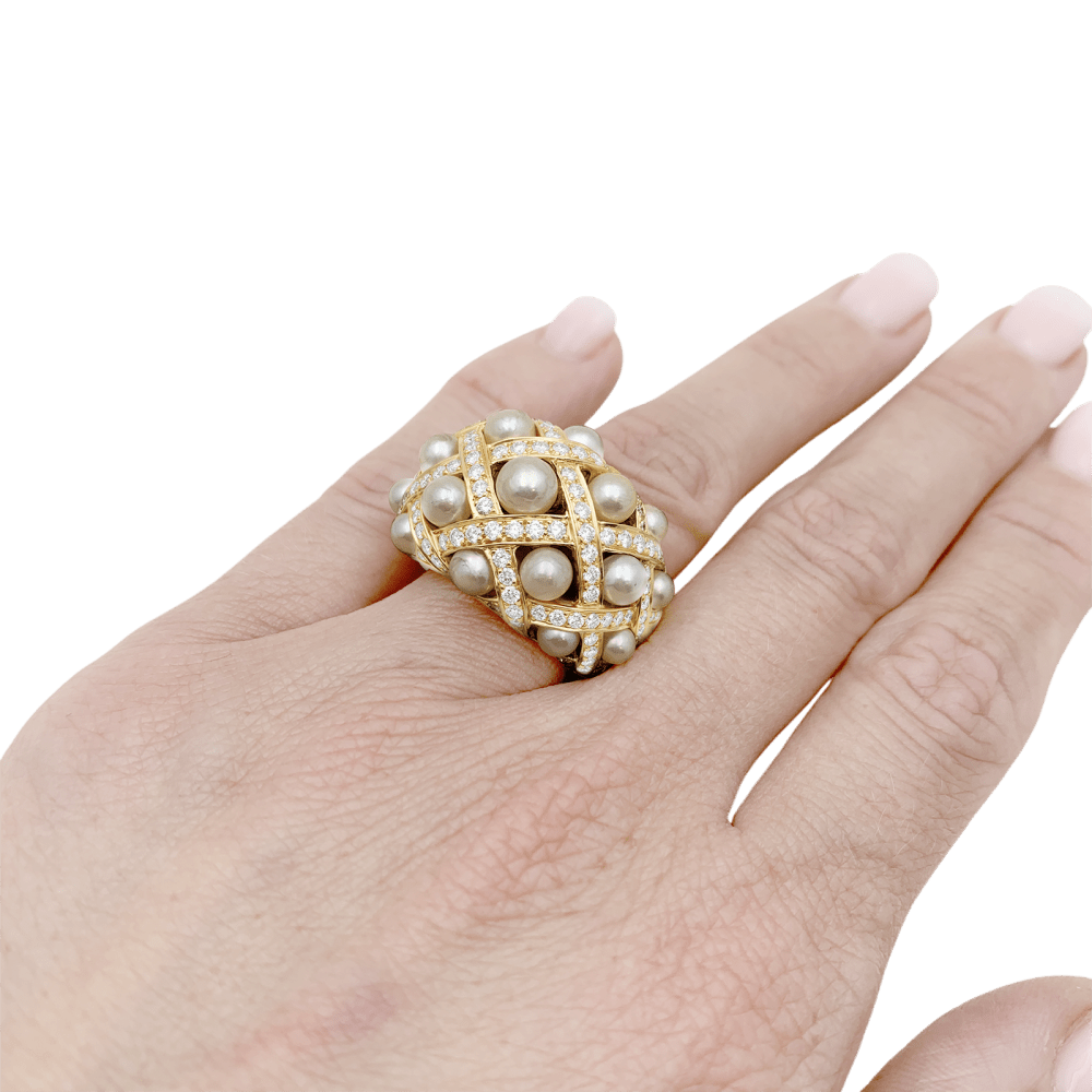 Bague Dôme CHANEL "Baroque" en or jaune, perles et diamants - Castafiore
