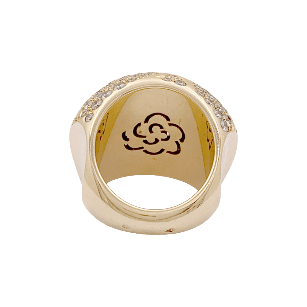 Bague Dôme CHANEL "Profil de Camelia" en or jaune et diamants - Castafiore