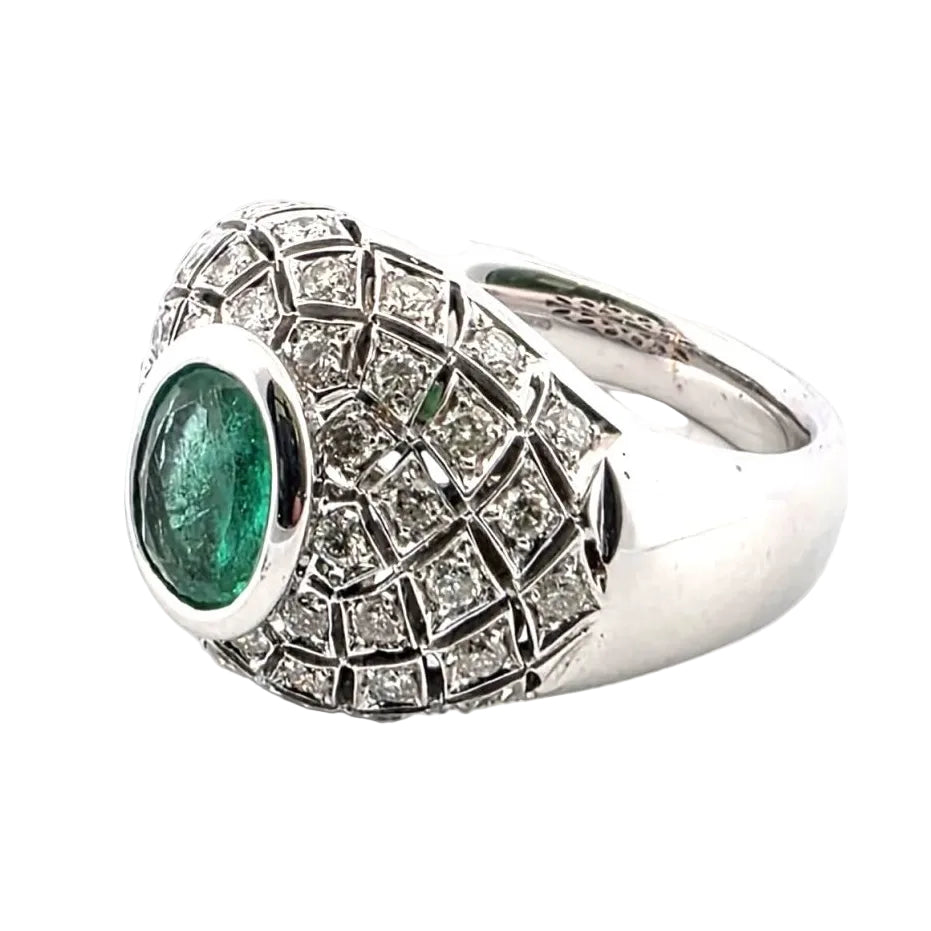 Bague Dôme en or blanc, émeraude et diamants - Castafiore