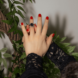 Bague Dôme en or blanc, or jaune, saphirs et diamants - Castafiore