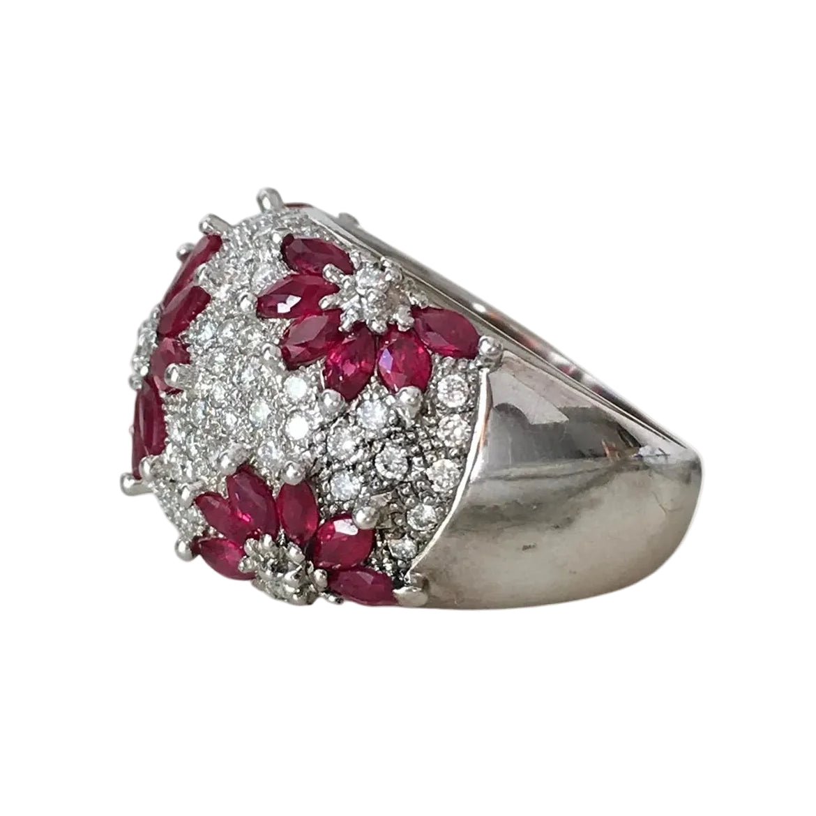Bague Dôme en or blanc, rubis et diamants - Castafiore