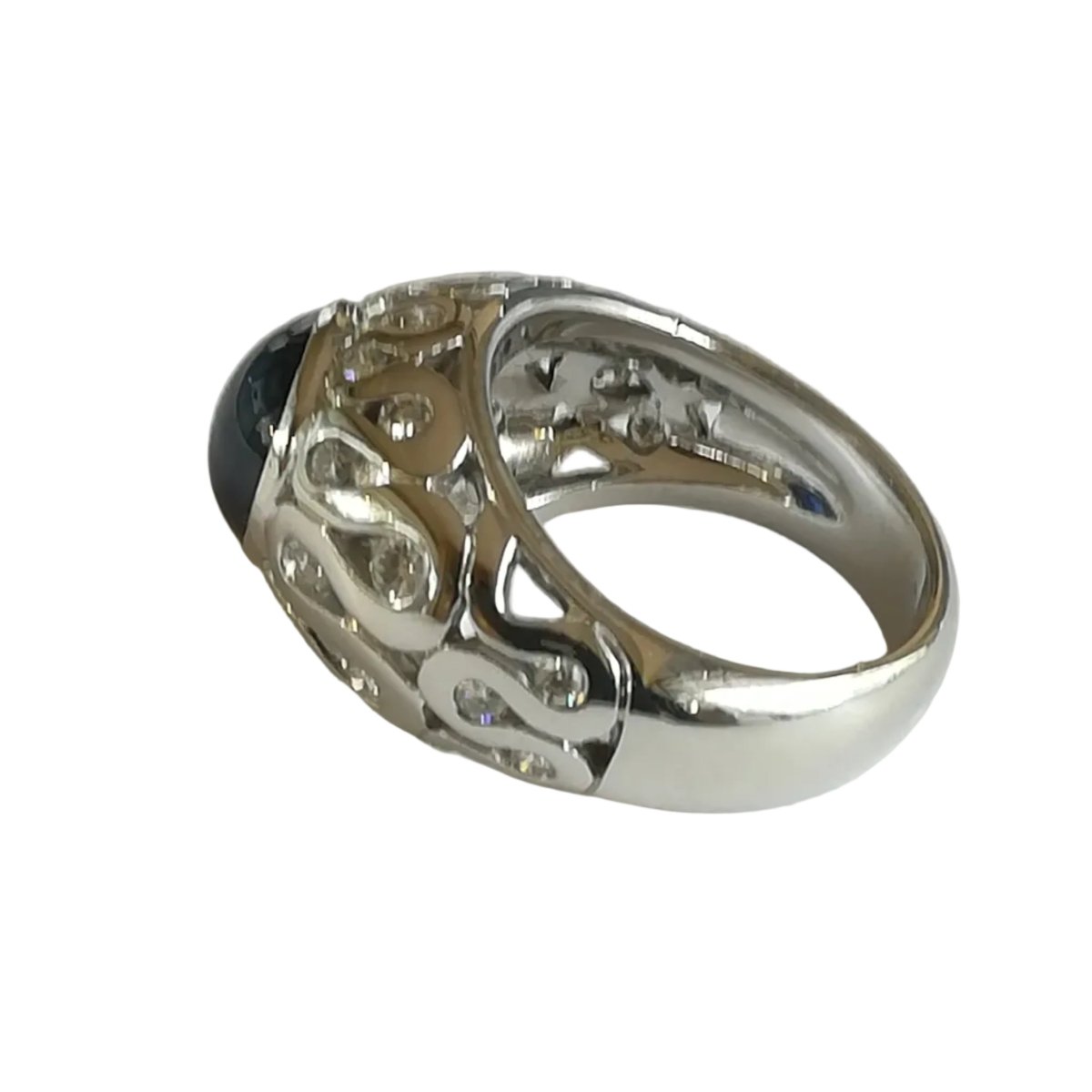Bague Dôme en or blanc, saphir et diamants - Castafiore