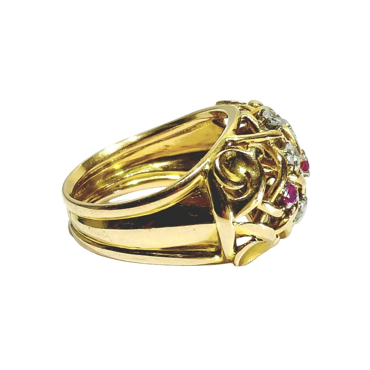 Bague Dôme en or champagne, rubis et diamants - Castafiore