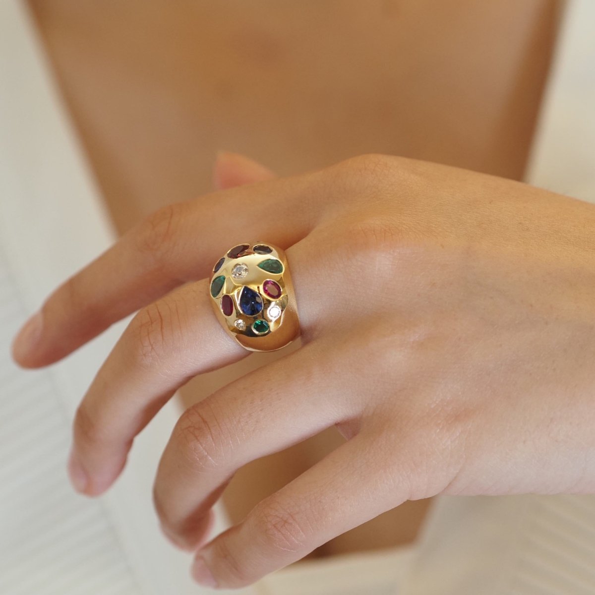 Bague Dôme en or jaune, émeraudes, rubis, saphirs, tourmaline et diamants - Castafiore