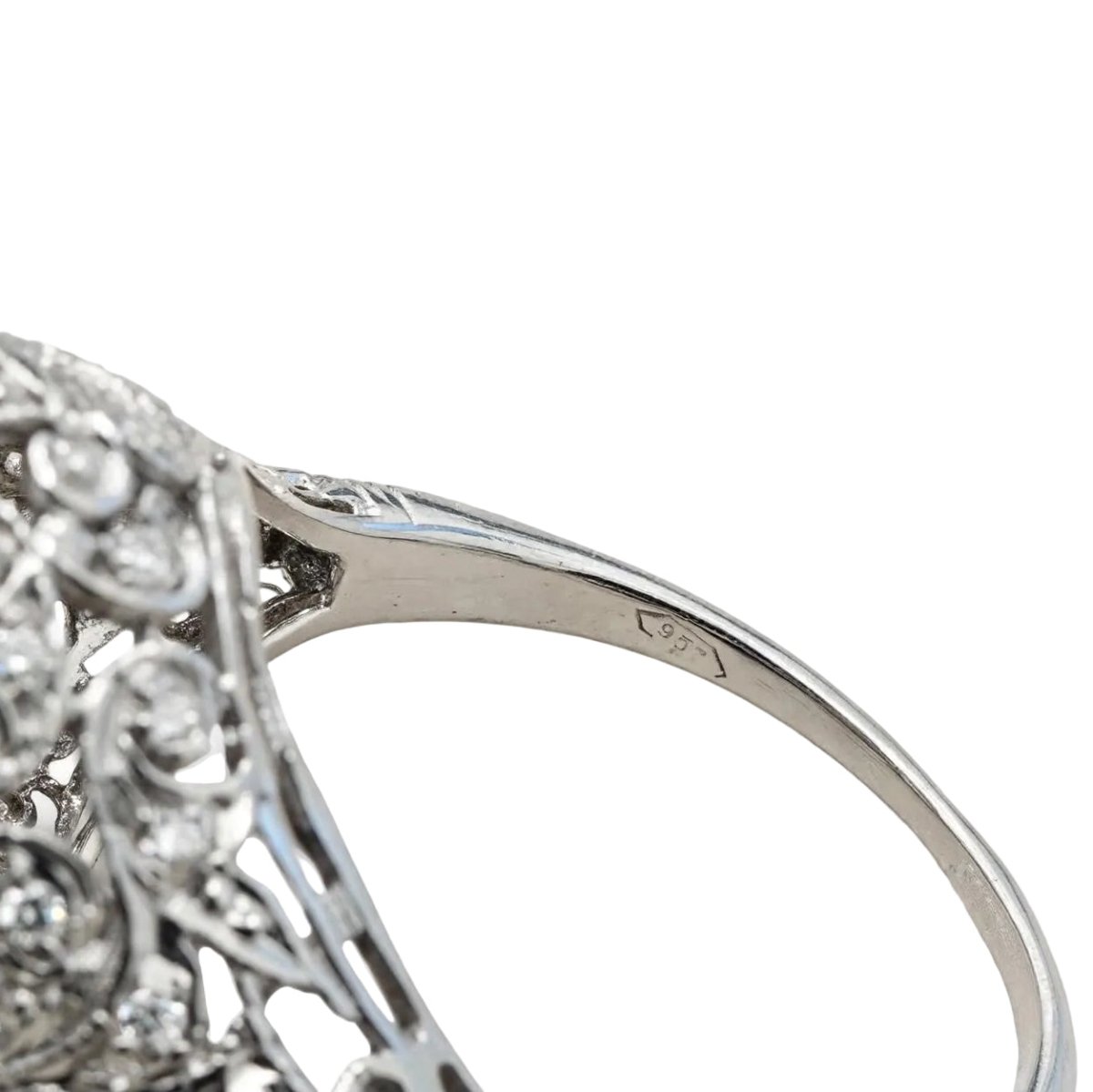 Bague Dôme en platine et diamants - Castafiore