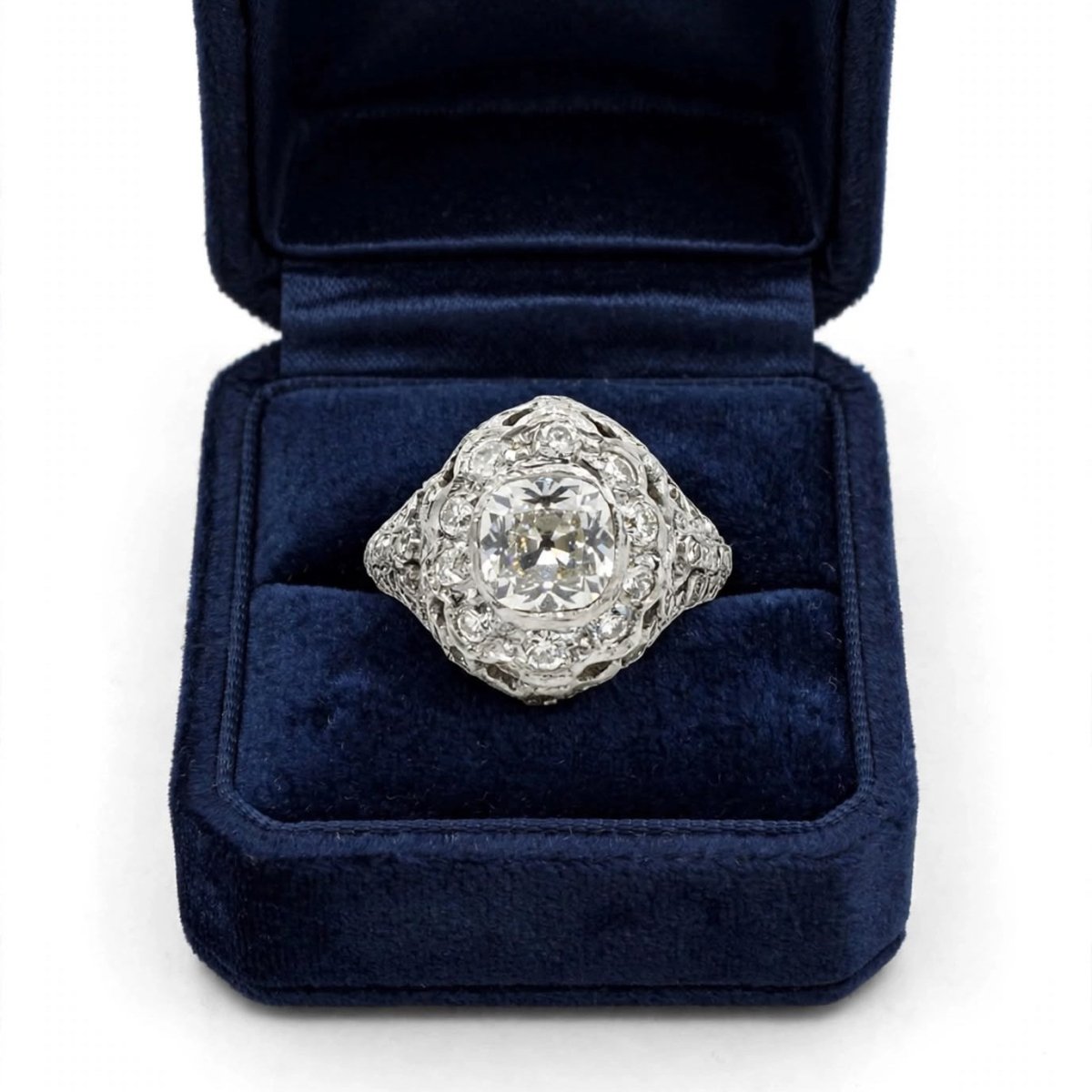 Bague Dôme en platine et diamants - Castafiore