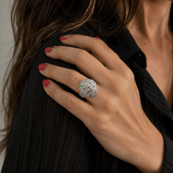 Bague Dôme en platine et diamants - Castafiore