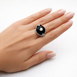 Bague Dôme en platine, onyx et diamants - Castafiore