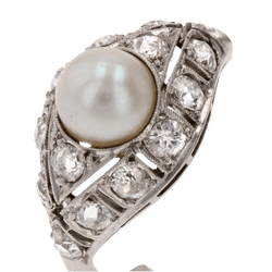 Bague Dôme en platine, perle et diamants - Castafiore
