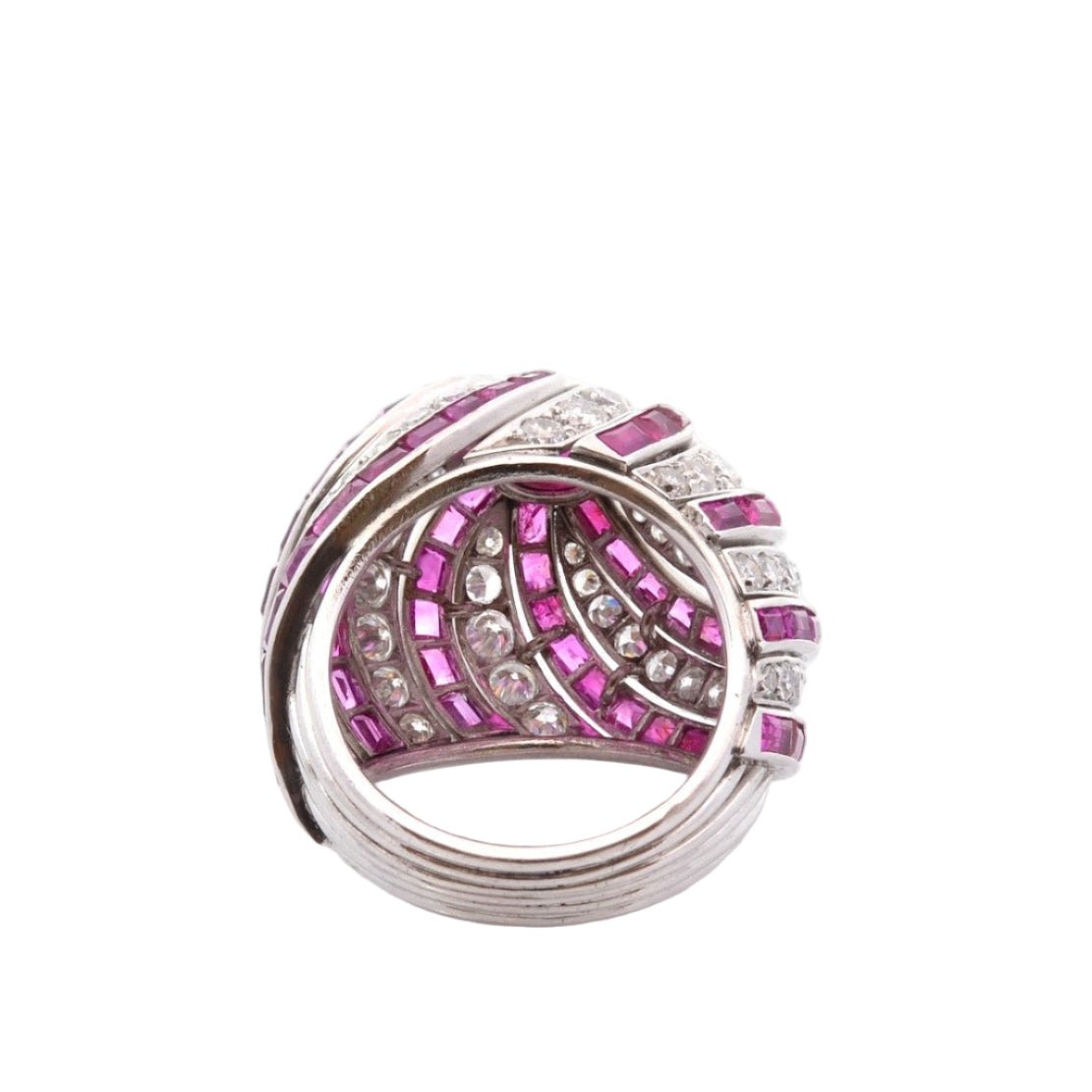 Bague Dôme en platine, rubis et diamants - Castafiore