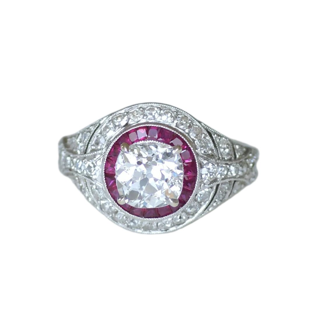 Bague Dôme en platine, rubis et diamants - Castafiore