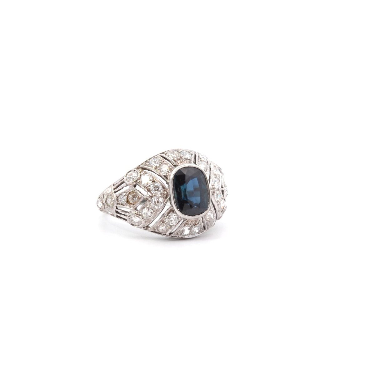 Bague Dôme en platine, saphir et diamants - Castafiore