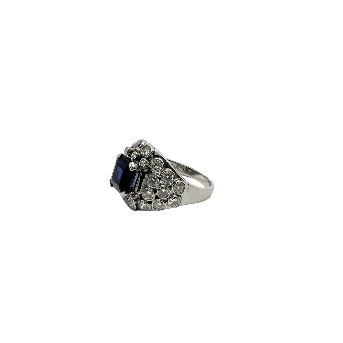 Bague Dôme en platine, saphir et diamants - Castafiore