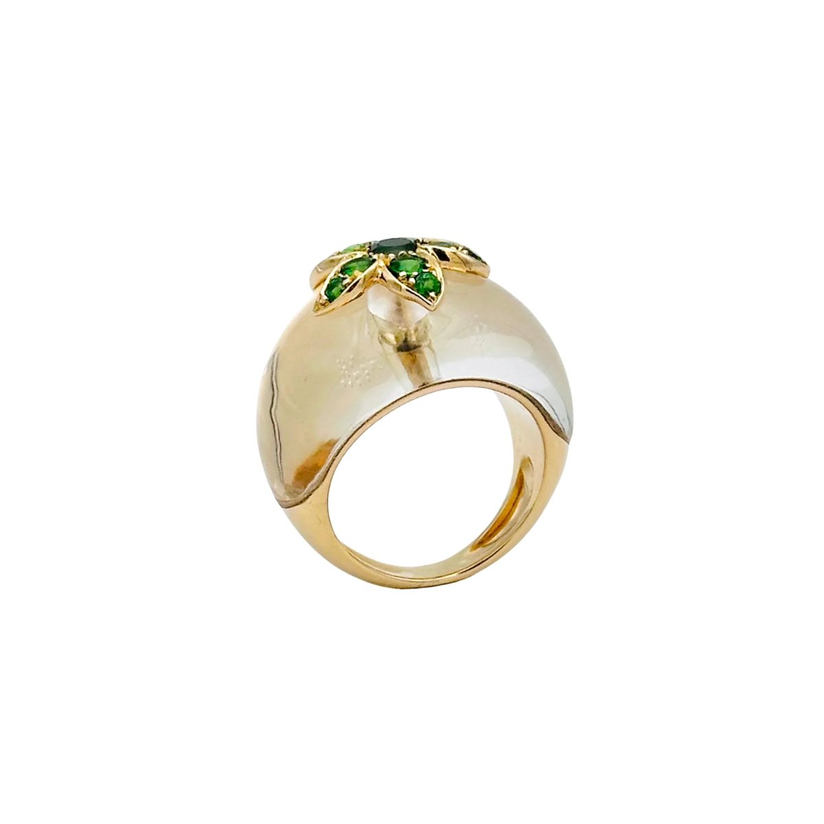 Bague Dôme LORENZ BAÜMER en or jaune, cristal de roche et émeraudes